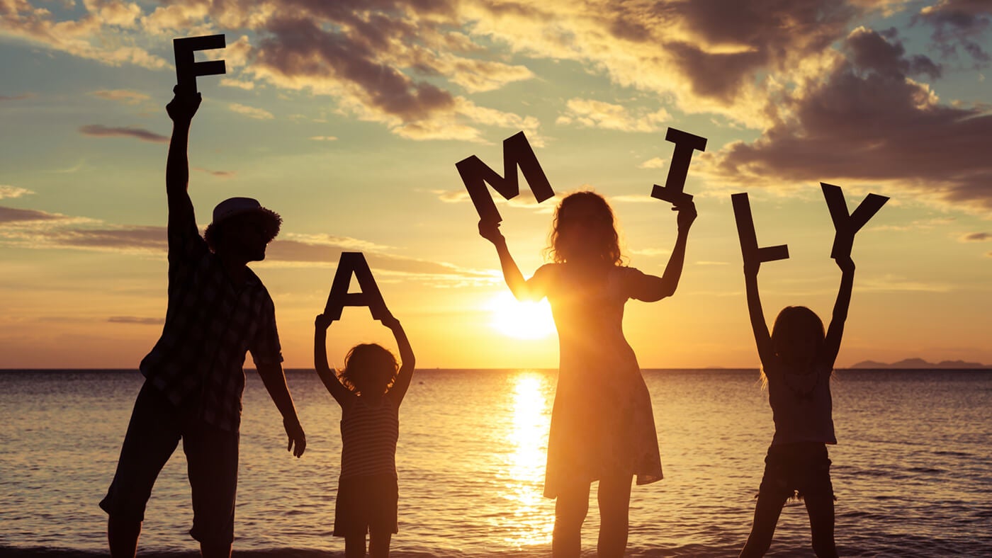 What to Wear for Your Hawaii Family Portrait Beach Session