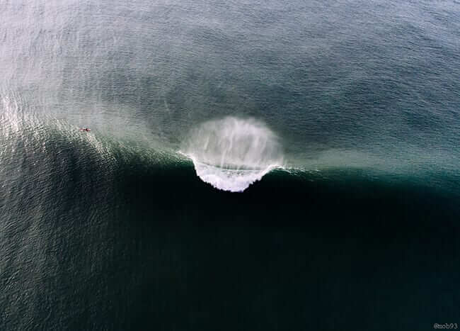 bird's eye view of ocean wave
