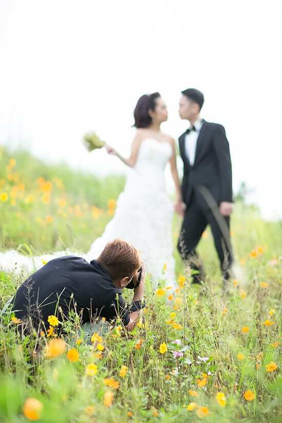 wedding photographer in action