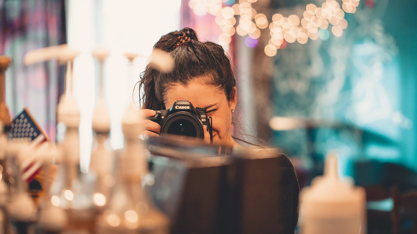 woman photographer 