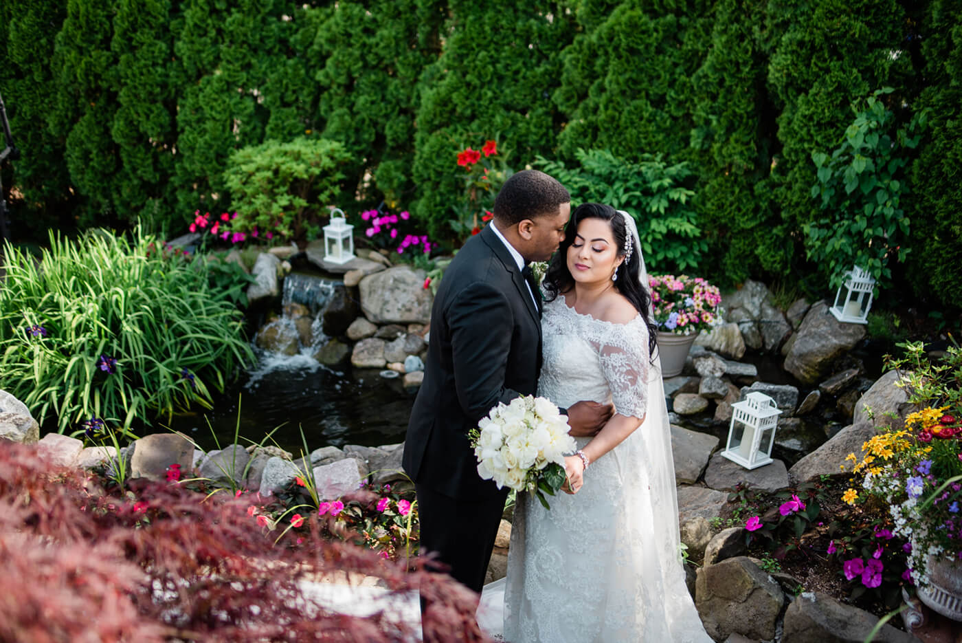 wedding couple in garden