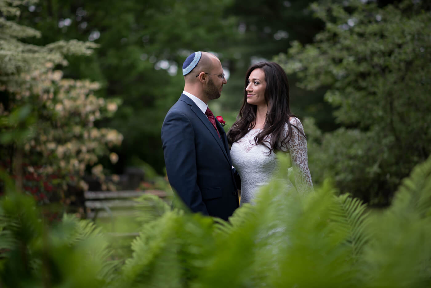 wedding couple in garden