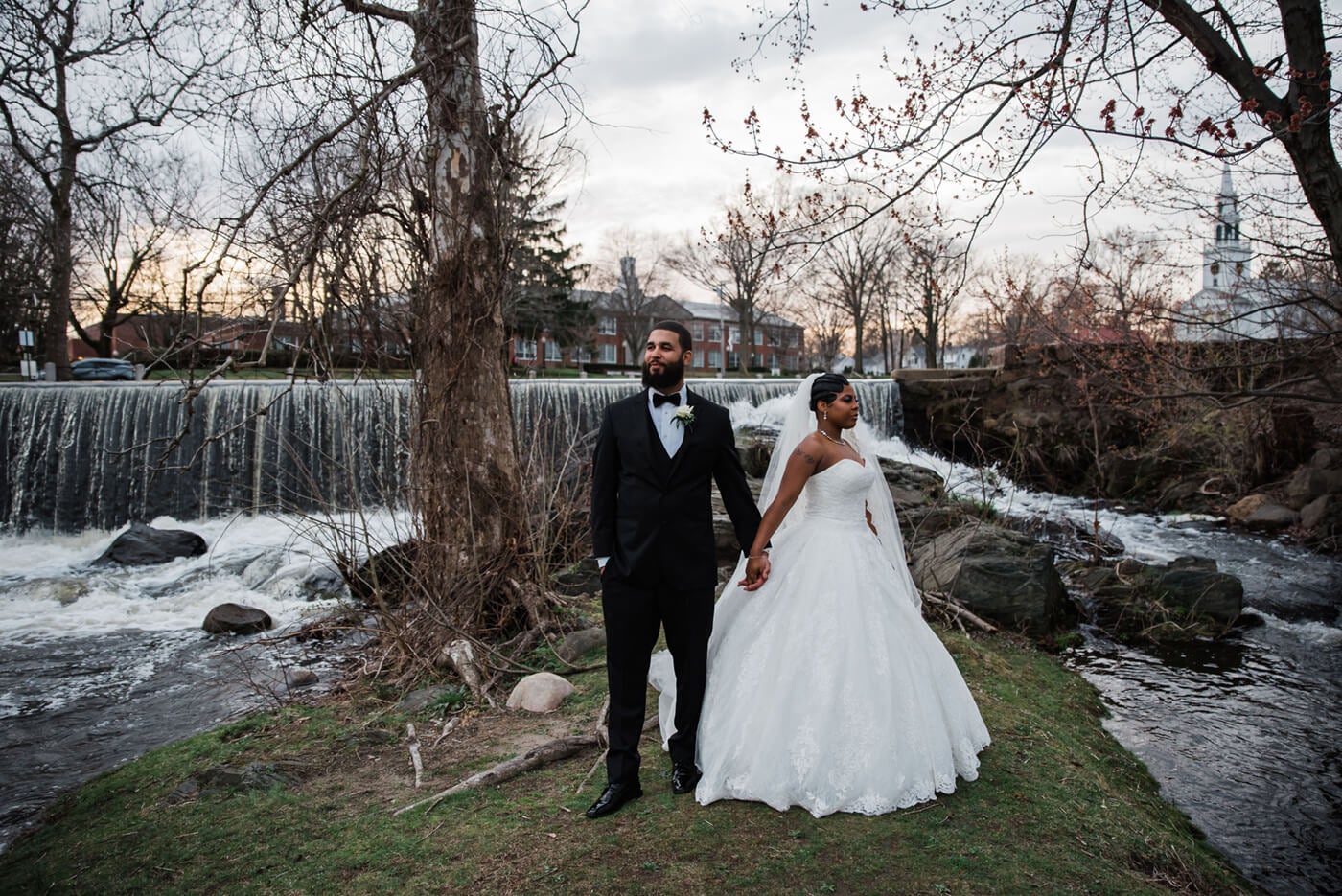 wedding couple in the garden