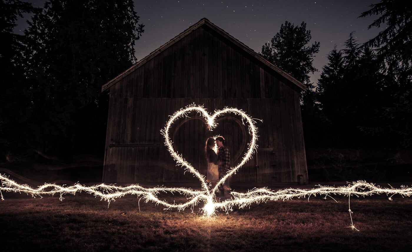 sparkler photography heart and couple